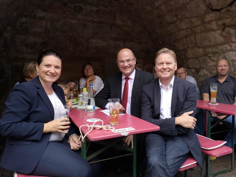 Eine super Veranstaltung! Vielen Dank an den Finanzminister f�r seinen Besuch. Links: Unsere stellvertretende Landr�tin Cornelia Trinkl. 