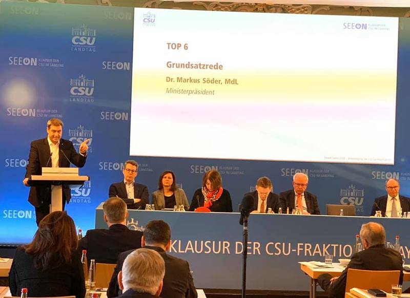 Rede von Ministerpr�sident Markus S�der. Unteranderem sind weitere Beh�rdenverlagerungen zur St�rkung des l�ndlichen Raumes geplant sowie eine Verst�rkung der Forschungsoffensive. 