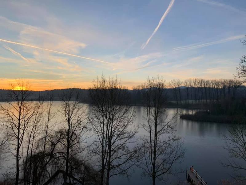 Sonnenaufgang bei Kloster Seeon. Hier l�sst es sich arbeiten. 