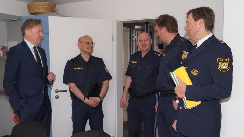 Hier finden Sie den Bericht zu meinem Besuch: https://norbert-duenkel.de/lokalas_1_1_41_Dank-fuer-die-Sicherheit-der-Bevoelkerung.html