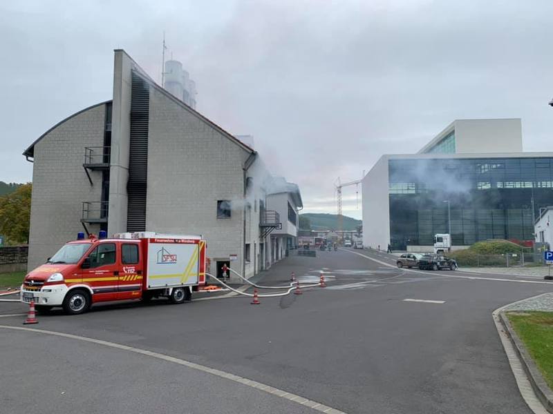 Mit dieser Schule steht eine hoch moderne Ausbildungsst�tte zur Verf�gung, wo die ehrenamtlichen Feuerwehrleute optimal auf ihren Einsatz vorbereitet werden. 