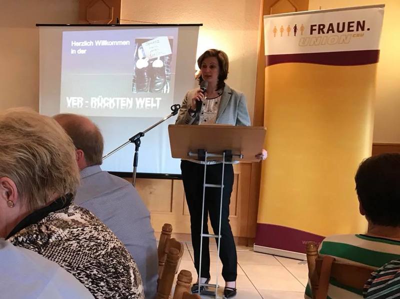 Marion Fischer, unsere Kreisb�uerin, war auch dabi. 