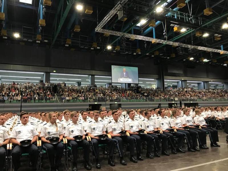 Von 2017 bis 2023 plant der Freistaat mit insgesamt 3.500 weiteren zus�tzlichen Polizeistellen.