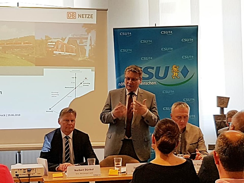 Josef Zellmeir bei seinem Vortrag. 