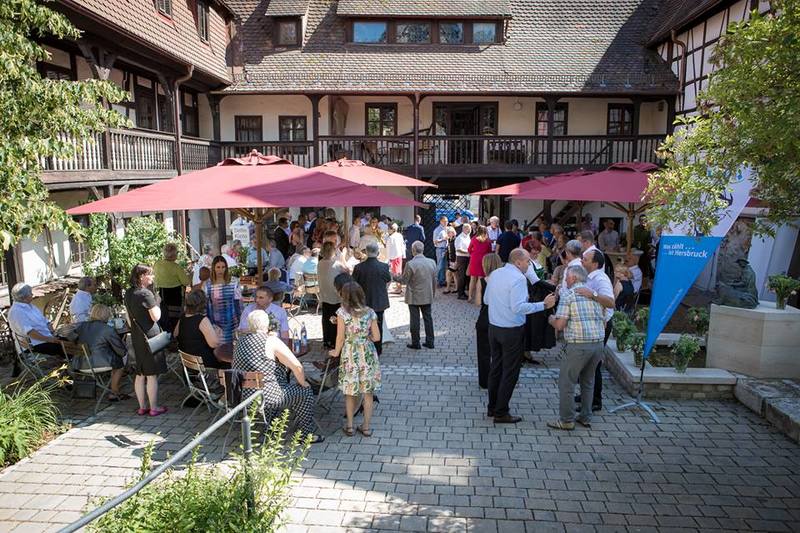 Der Hof des wundersch�nen Hirtenmuseums war gef�llt.