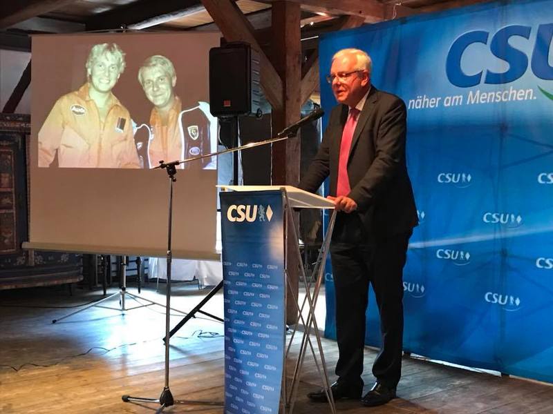 Thomas Kreuzer, Vorsitzender der CSU-Landtagsfraktion. Nette �berraschung: im Bilderr�ckblick eine Aufnahme von vor �knapp� 
40 Jahren auf dem ich gemeinsam mit Georg Wolf abgebildet bin.