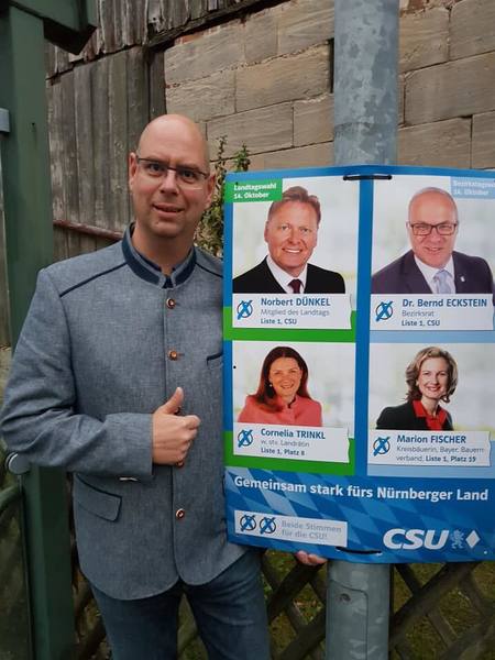 Wahlplakate werden nun aufgeh�ngt. 