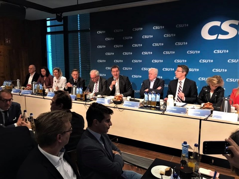 Gute Gespr�che mit der Parteif�hrung. Am Ende stimmt die CSU-Fraktion dem Koalitionsvertrag einstimmig  zu.  
