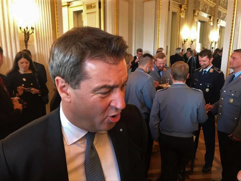 Neben Ministerpr�sidenten Markus S�der, waren auch Abordnungen unserer Bundeswehr beim Festakt dabei.  