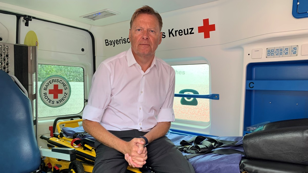 MdL Norbert Dünkel beim Tag der offenen Tür des BRK Lauf. Als Sprecher für Rettungsdienste setzt er sich für eine Stärkung der Hilfsorganisationen in Bayern ein. 